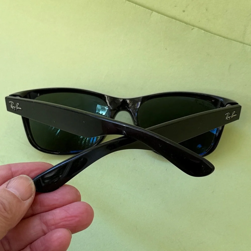 New in box Ray-Ban Classic Black Sunglasses